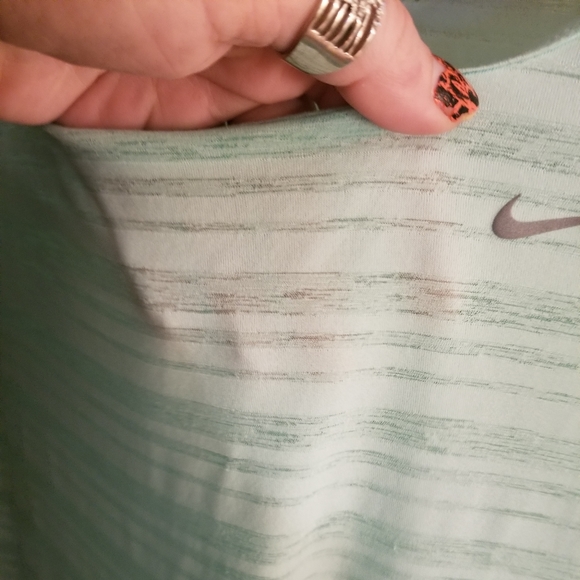 Nike tee - Picture 2 of 3